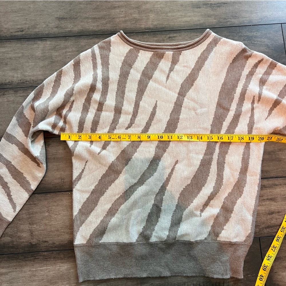 Tahari Beige Zebra-Print Crewneck Sweater - Women’s Medium - Picture 5 of 5